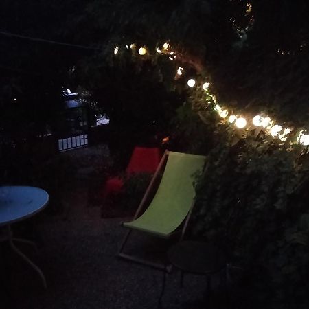 Joli Studio Avec Jardinet Avignon Eksteriør bilde